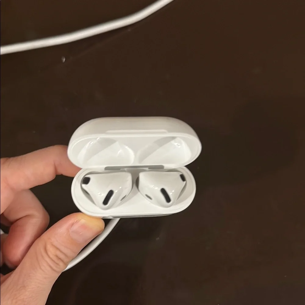 Apple AirPods Wireless Earbuds with Charging Cable